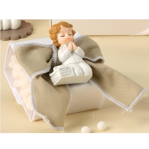 Yvonne Gontier scatolina confetti con bambino che prega 8543261
